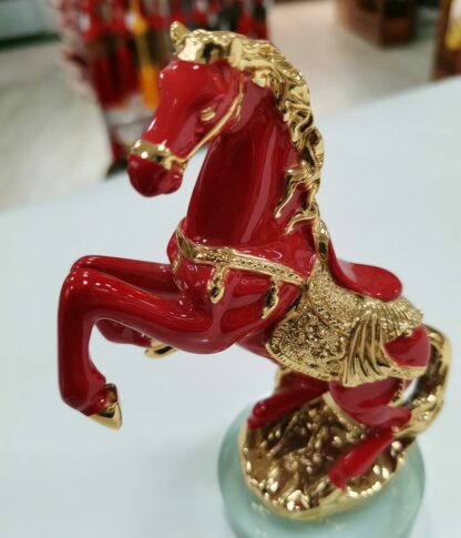 Лошадь красная на дыбах - Магазин эзотерических товаров "Энергия Ци"