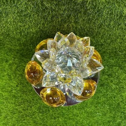 Лотос с диамантами изобилия композиция