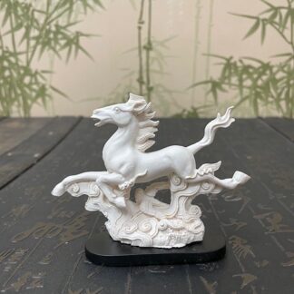 Лошадь богатства на ласточке