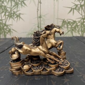 Две лошади на монетах