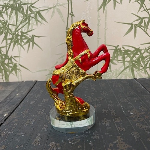 Лошадь на дыбах красная Лошадь на дыбах красная — изображение 3