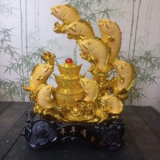 9 карпов со слитками золота