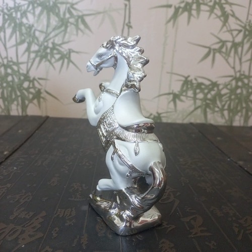 Лошадь белое серебро Лошадь белое серебро — изображение 2