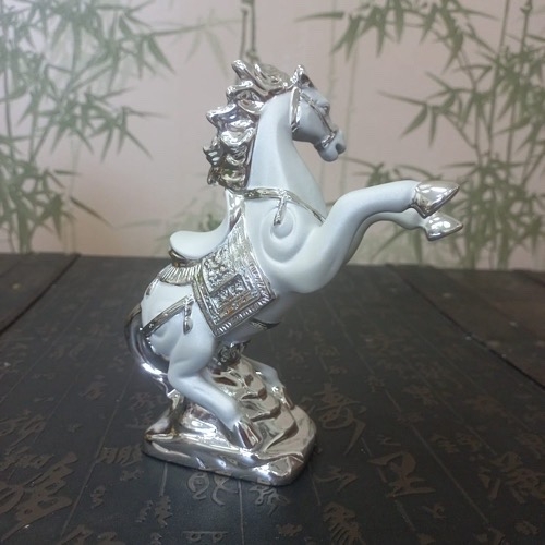 Лошадь белое серебро Лошадь белое серебро — изображение 3