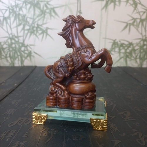 Лошадь с мешком богатства Лошадь с мешком богатства — изображение 2