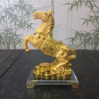 Лошадь золото на монетах